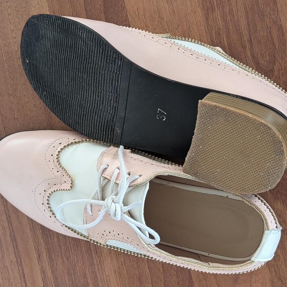 Elegant Pink and White Women's Oxford Shoes - Picture 4 of 4